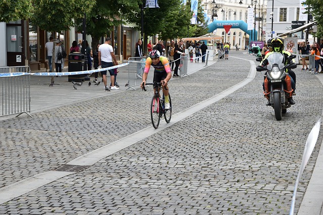 获雅辛奖奠 获雅辛奖奠